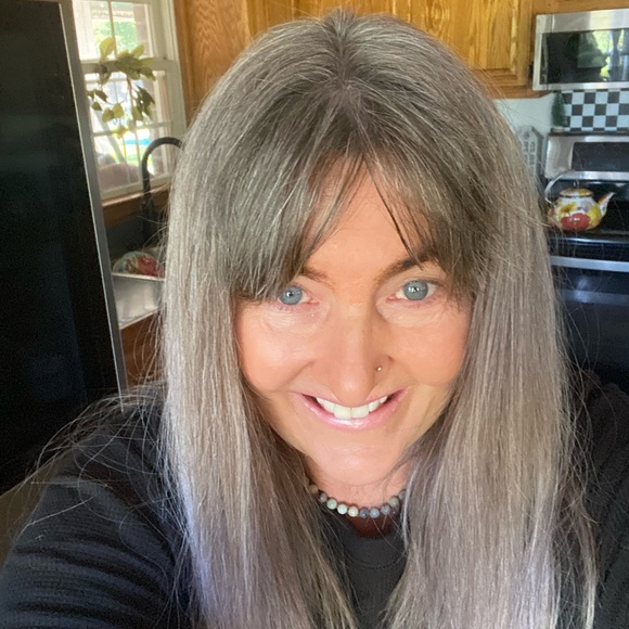 Meet your Posher, Janet - Picture 2 of 4